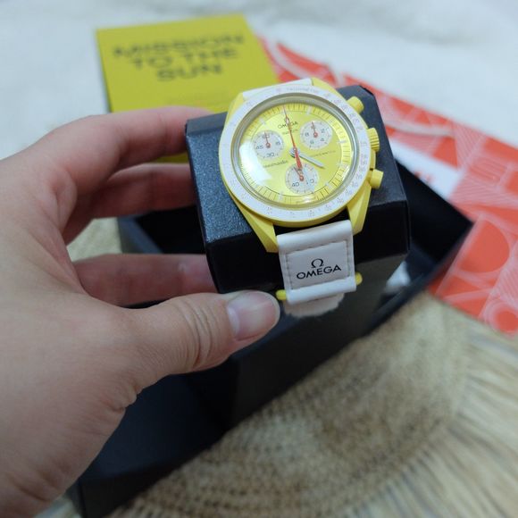 Omega x Swatch Bioceramic Moonswatch Mission to the Sun - Picture 3 of 13